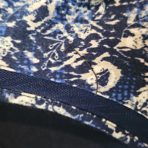 Catherines Patterned Top Women's Size 3X Detailed Neckline Blue Cream 3/4 Sleeve - Picture 9 of 12